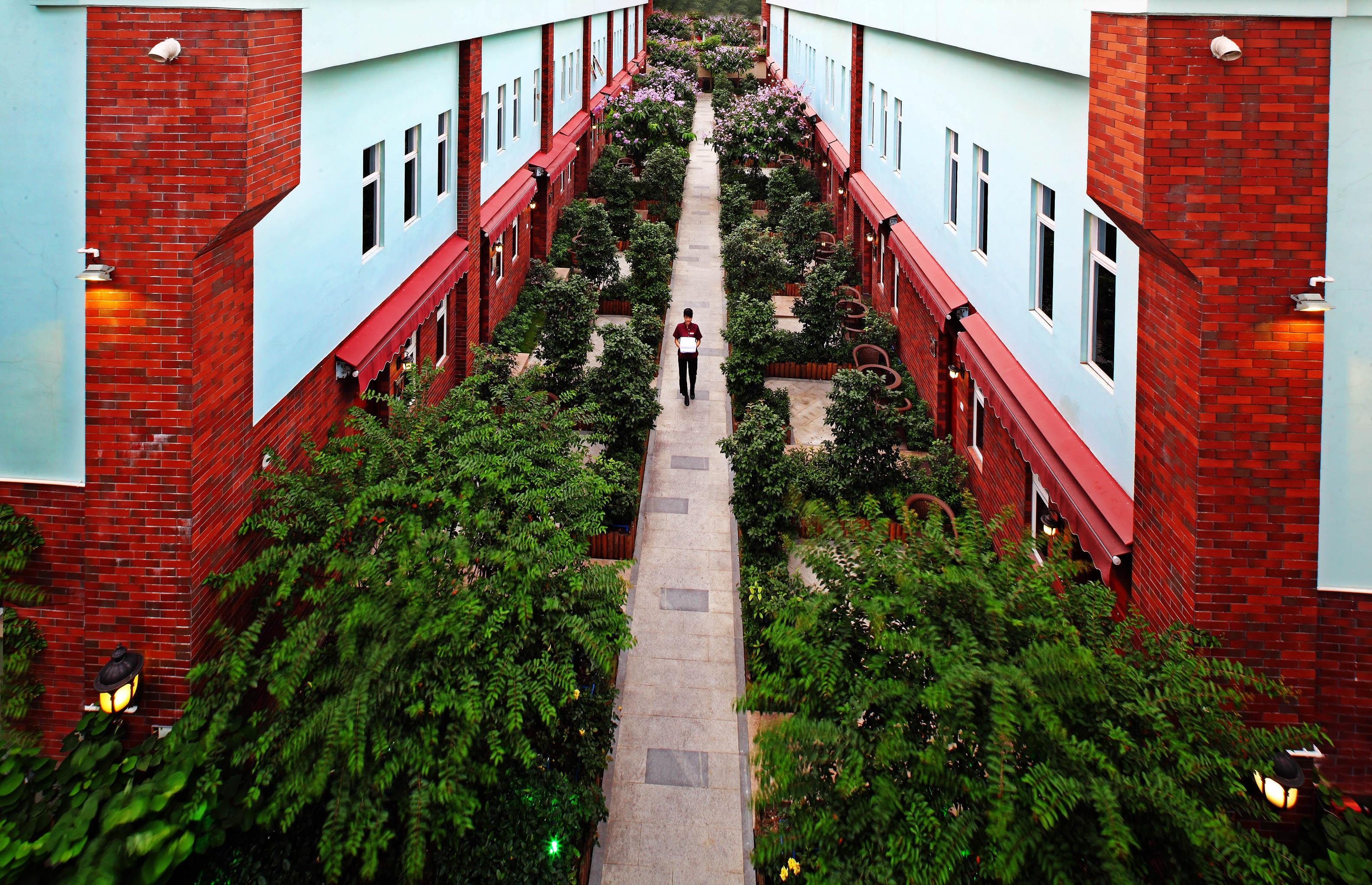 Royal Garden Hotel Guangzhou Dış mekan fotoğraf