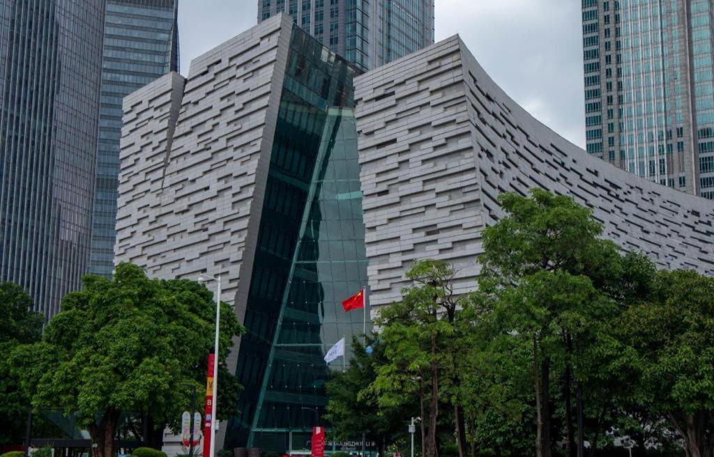 Royal Garden Hotel Guangzhou Dış mekan fotoğraf