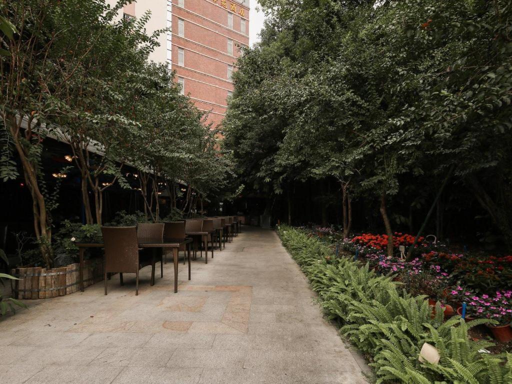 Royal Garden Hotel Guangzhou Dış mekan fotoğraf